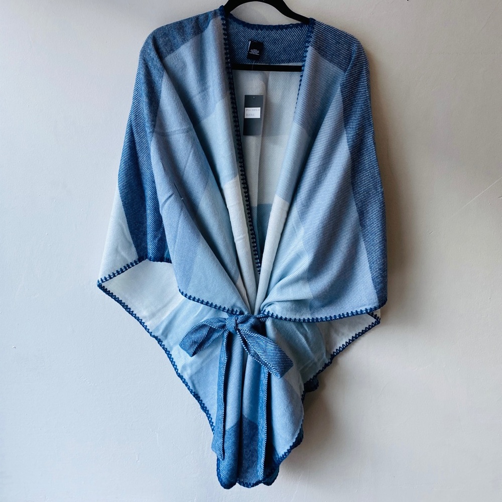 Cozy Poncho Wrap. New with Tags 💙